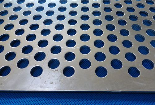 防止不銹鋼沖孔網制品拉伸開裂的方法 防止不銹鋼沖孔網制品拉伸開裂的方法